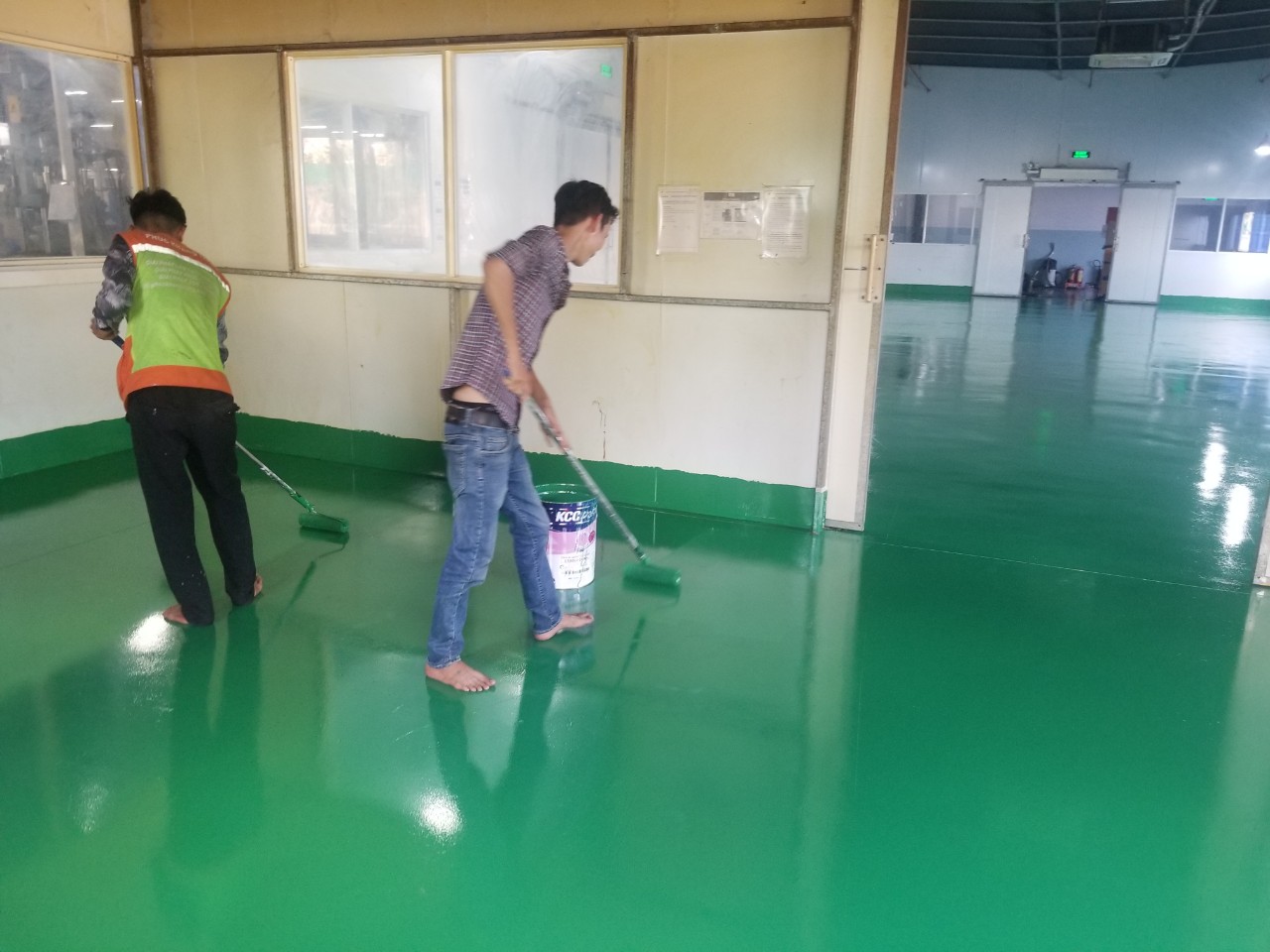 Phúc Khang Trang Care thi công sơn nền Epoxy đẹp bền màu, không bong tróc