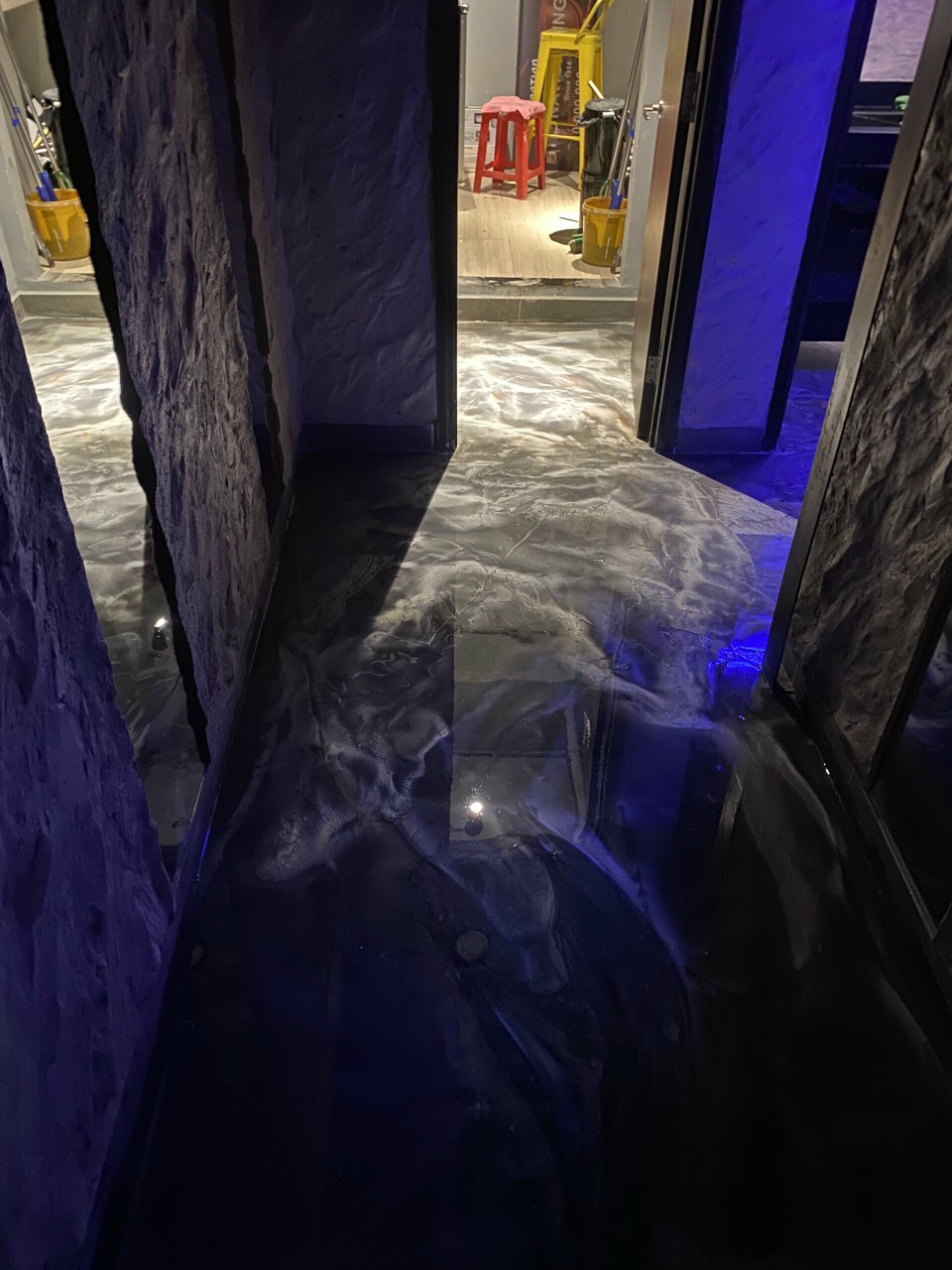 Phúc Khang Trang Care thi công sơn nền Epoxy chất lượng cao rất được tin dùng Phúc Khang Trang Care thi công sơn nền Epoxy chất lượng cao rất được tin dùng