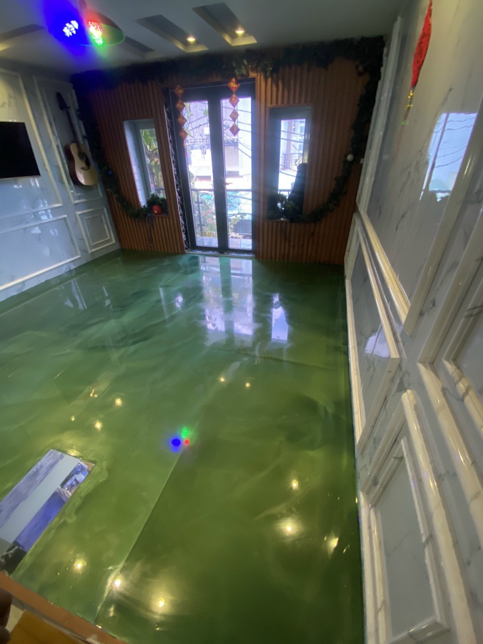 Thi công sơn nền Epoxy giúp tăng cường độ cứng cho công trình Thi công sơn nền Epoxy giúp tăng cường độ cứng cho công trình